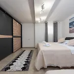 Mery House *