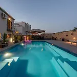 Mery House *