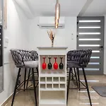 Mery House