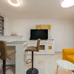 Mery House