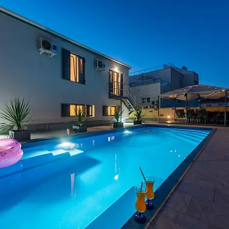 Mery House *