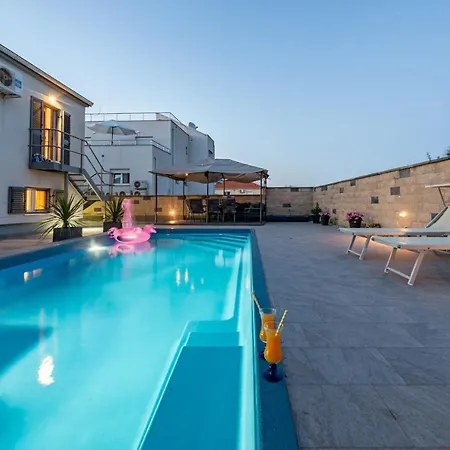 Apartment Mery House *