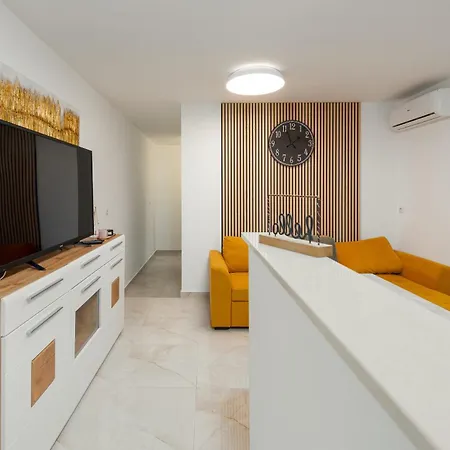 Mery House زادار