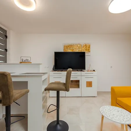 Mery House