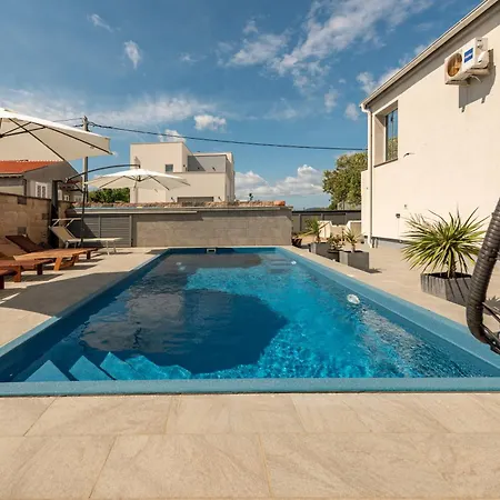 Mery House شقة زادار