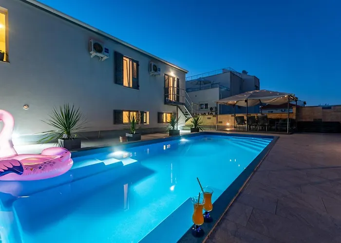 Mery House *