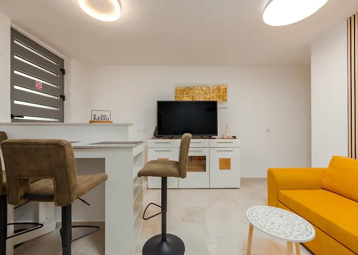 Mery House