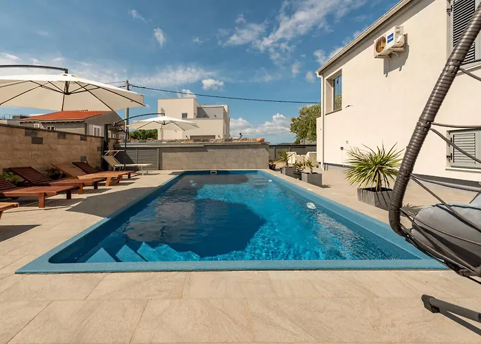 Mery House Апартаменты Задар